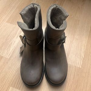 NWOT Frye Veronica Shearling Lined Moto Boots Leather Waterproof Ankle Bootie